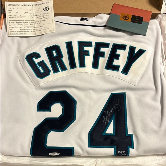 Ken Griffey Jr Upper Deck authenticated signed jersey
